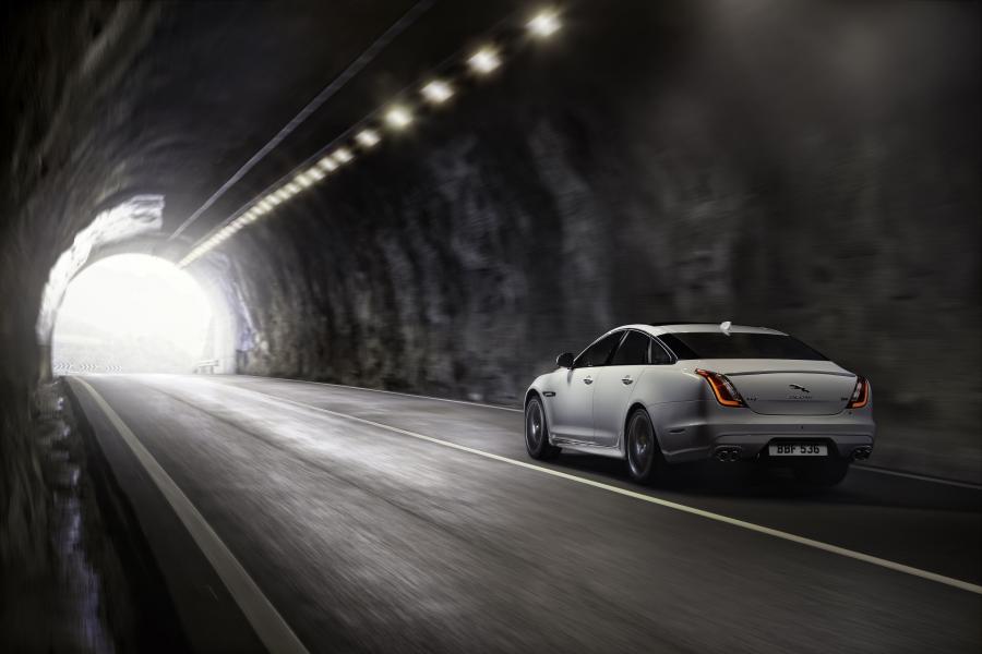  Jaguar XJR 2015 года  (фото 6 из 16)